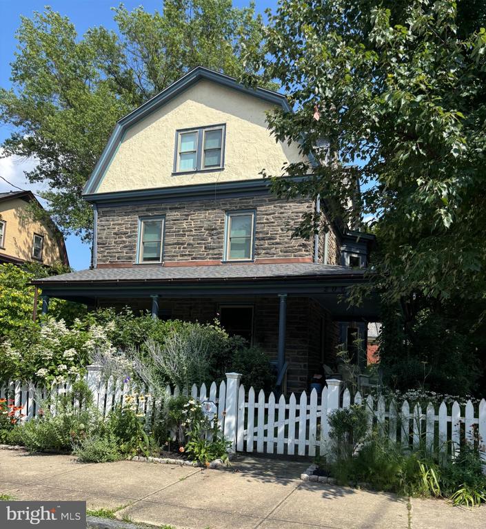 200 E GRAVERS LANE
