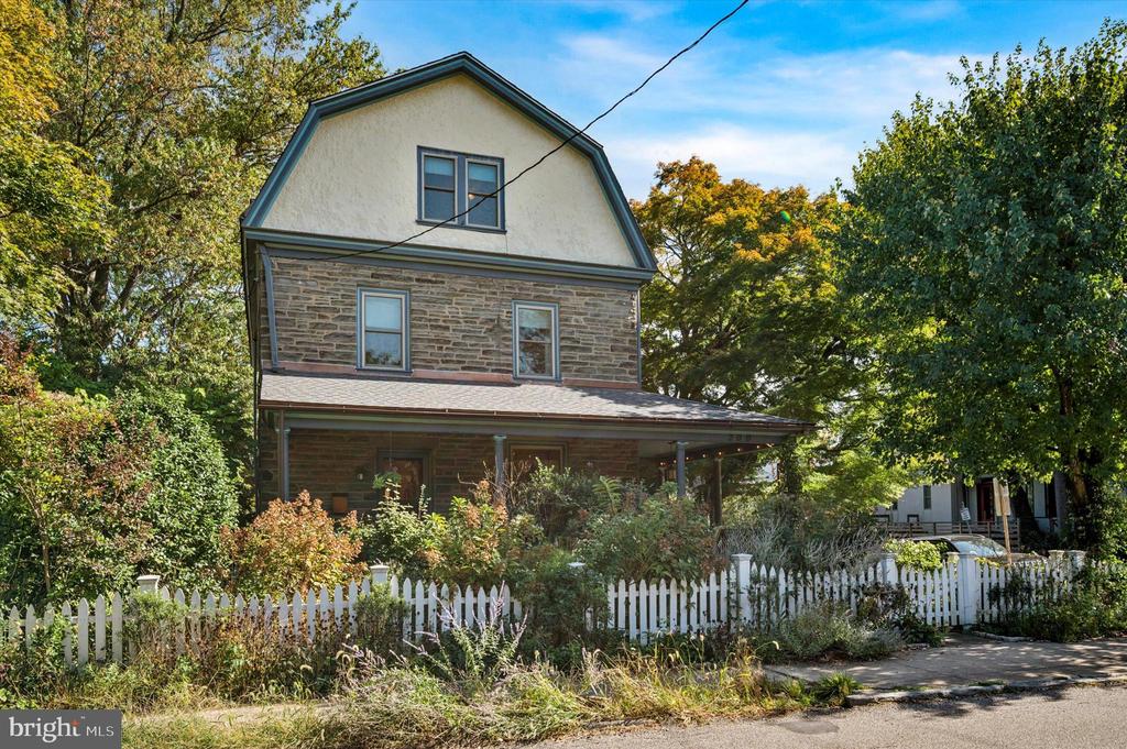 200 E GRAVERS LANE