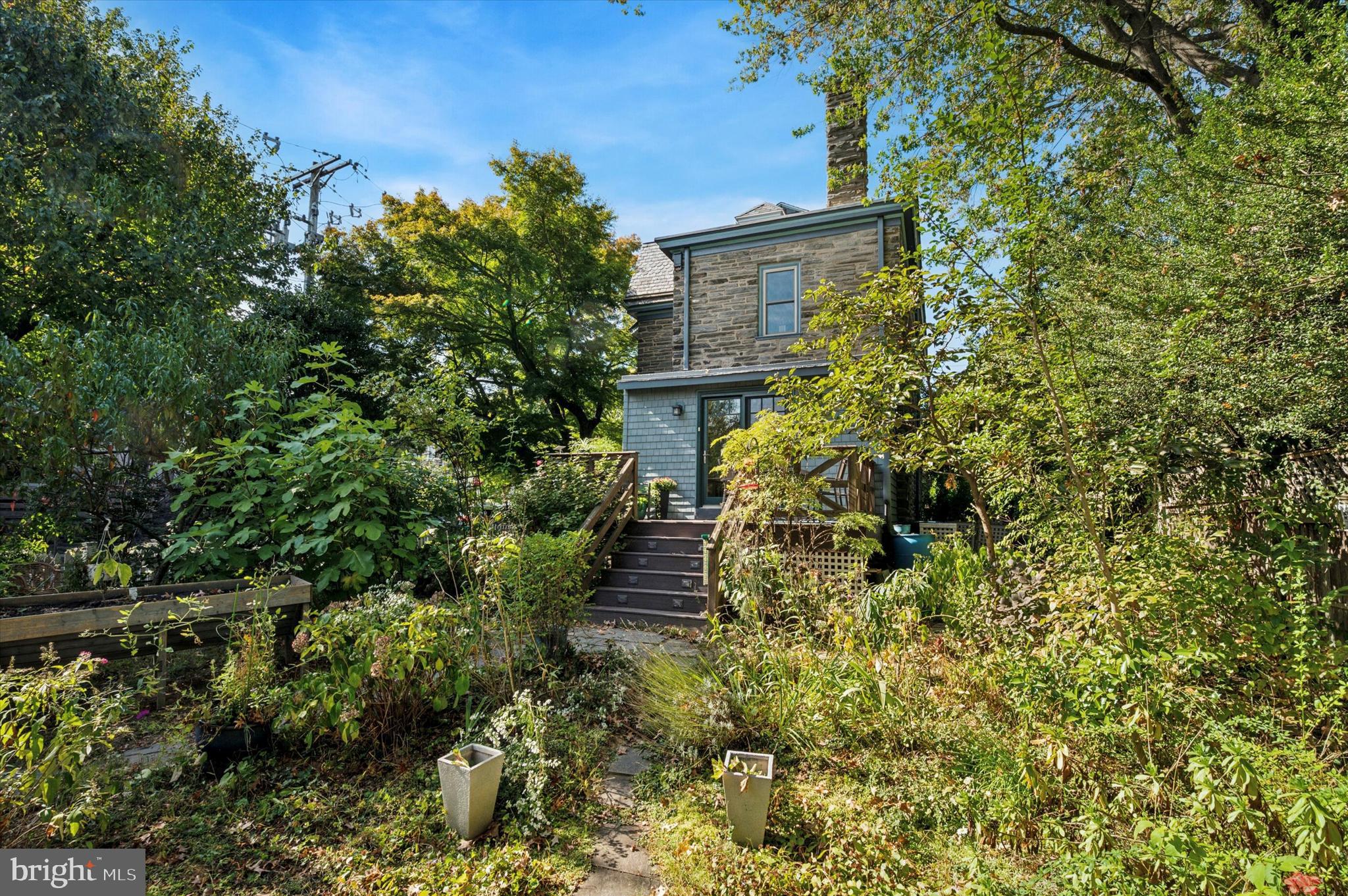 200 E GRAVERS LANE