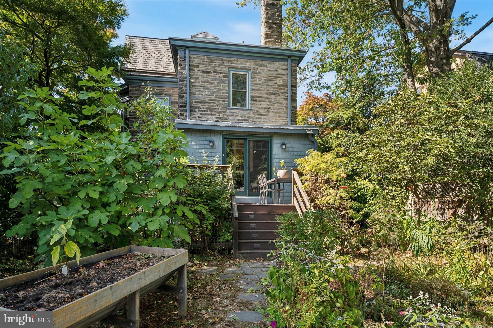 200 E GRAVERS LANE