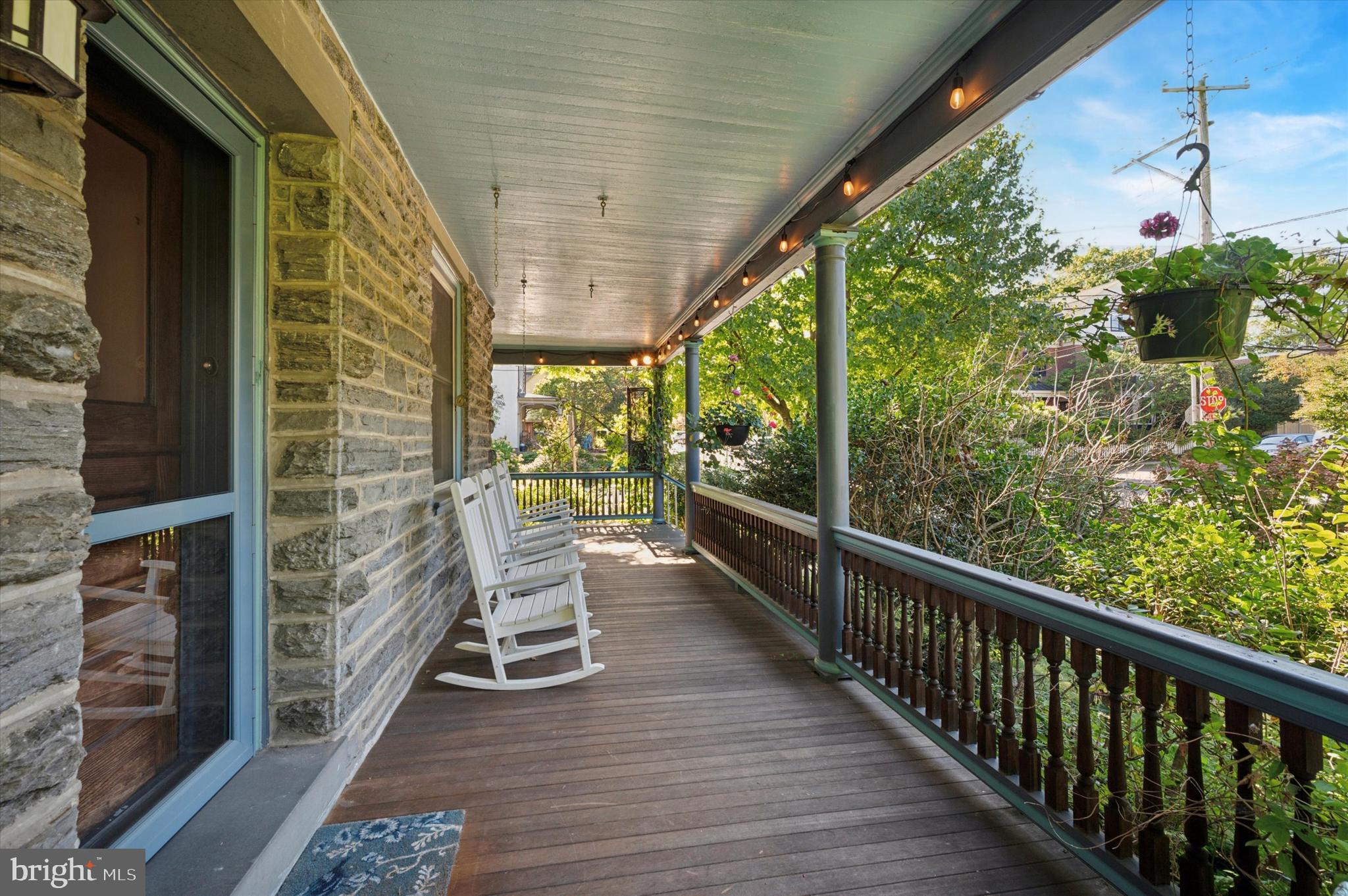 200 E GRAVERS LANE