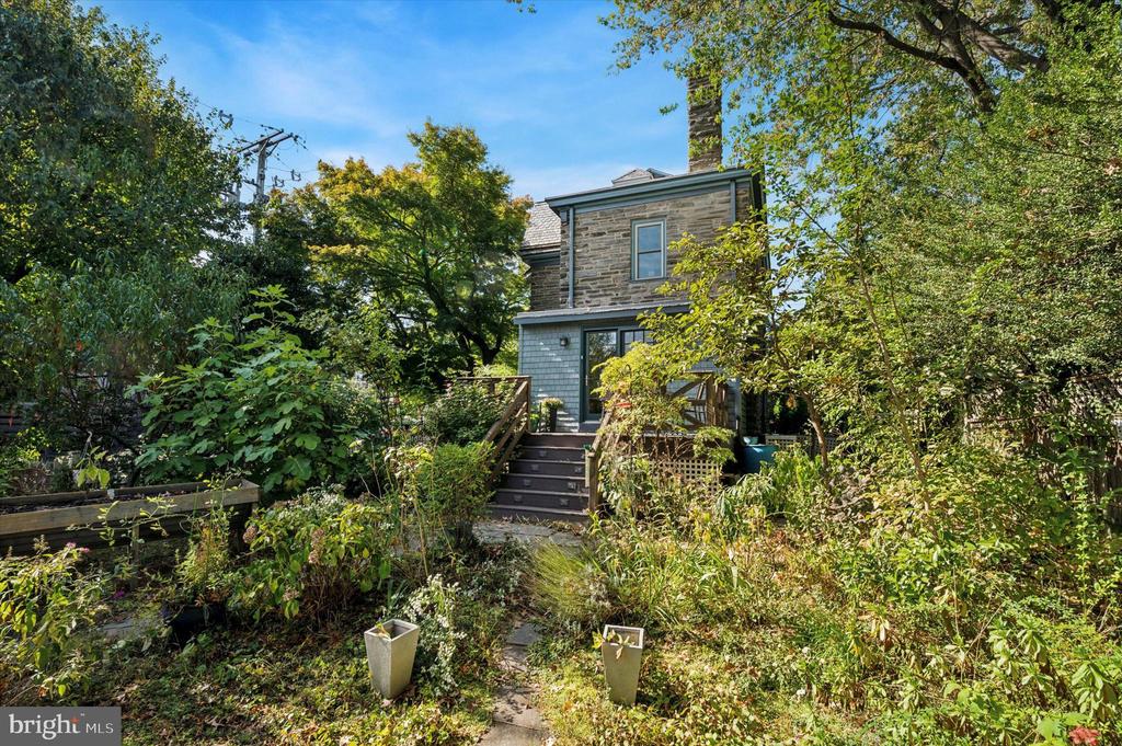 200 E GRAVERS LANE