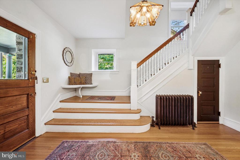 200 E GRAVERS LANE