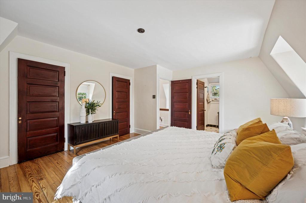 200 E GRAVERS LANE