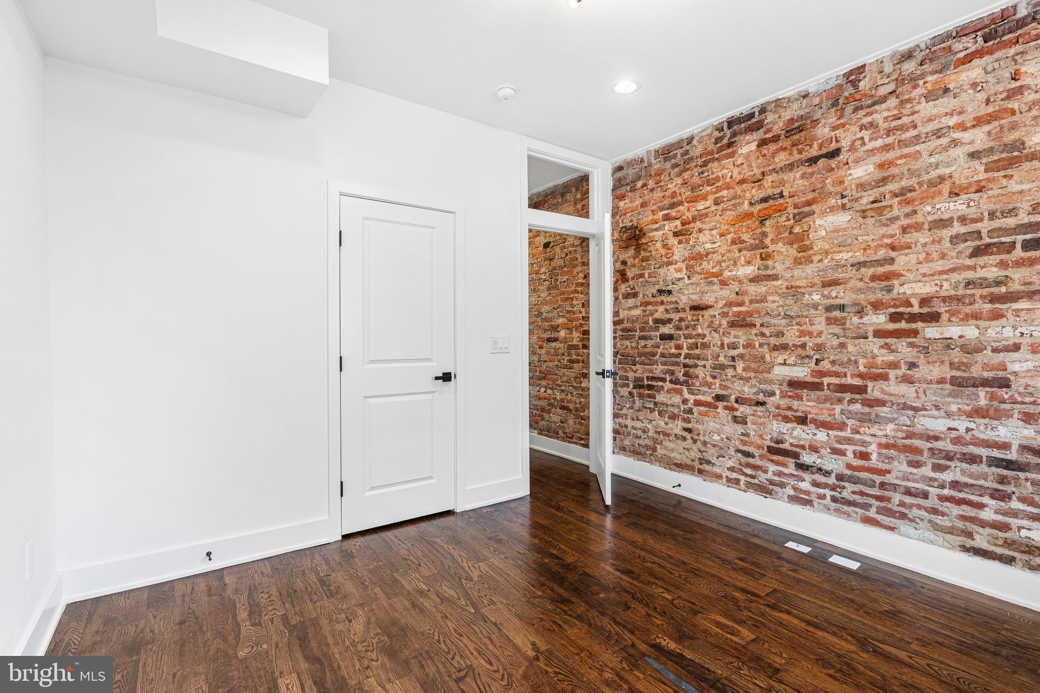 2125 S 9TH STREET