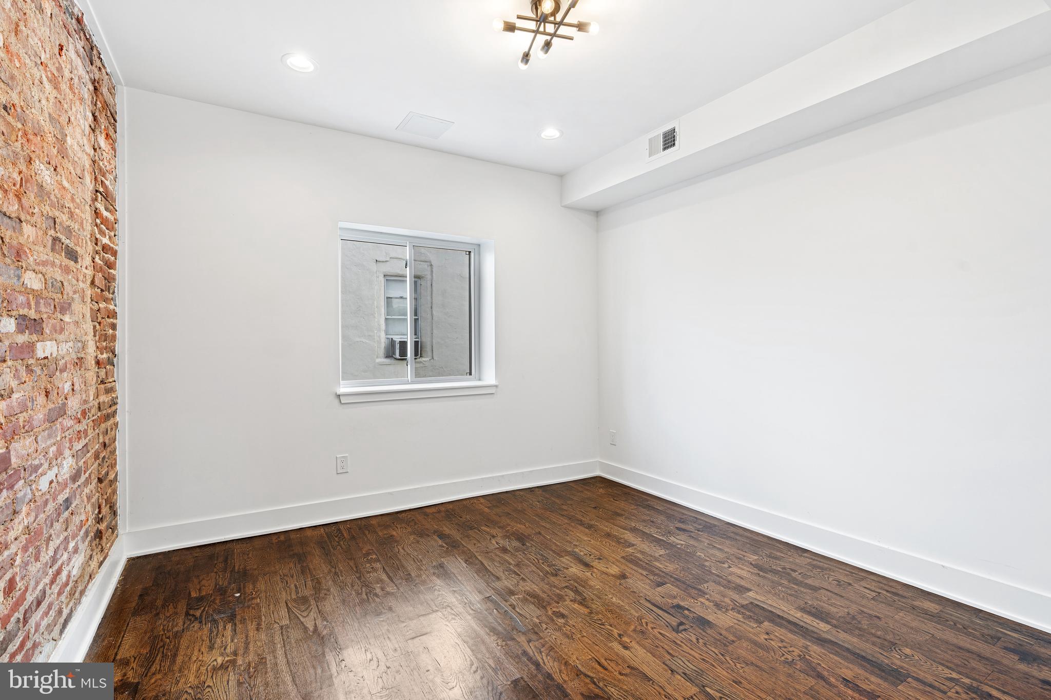 2125 S 9TH STREET
