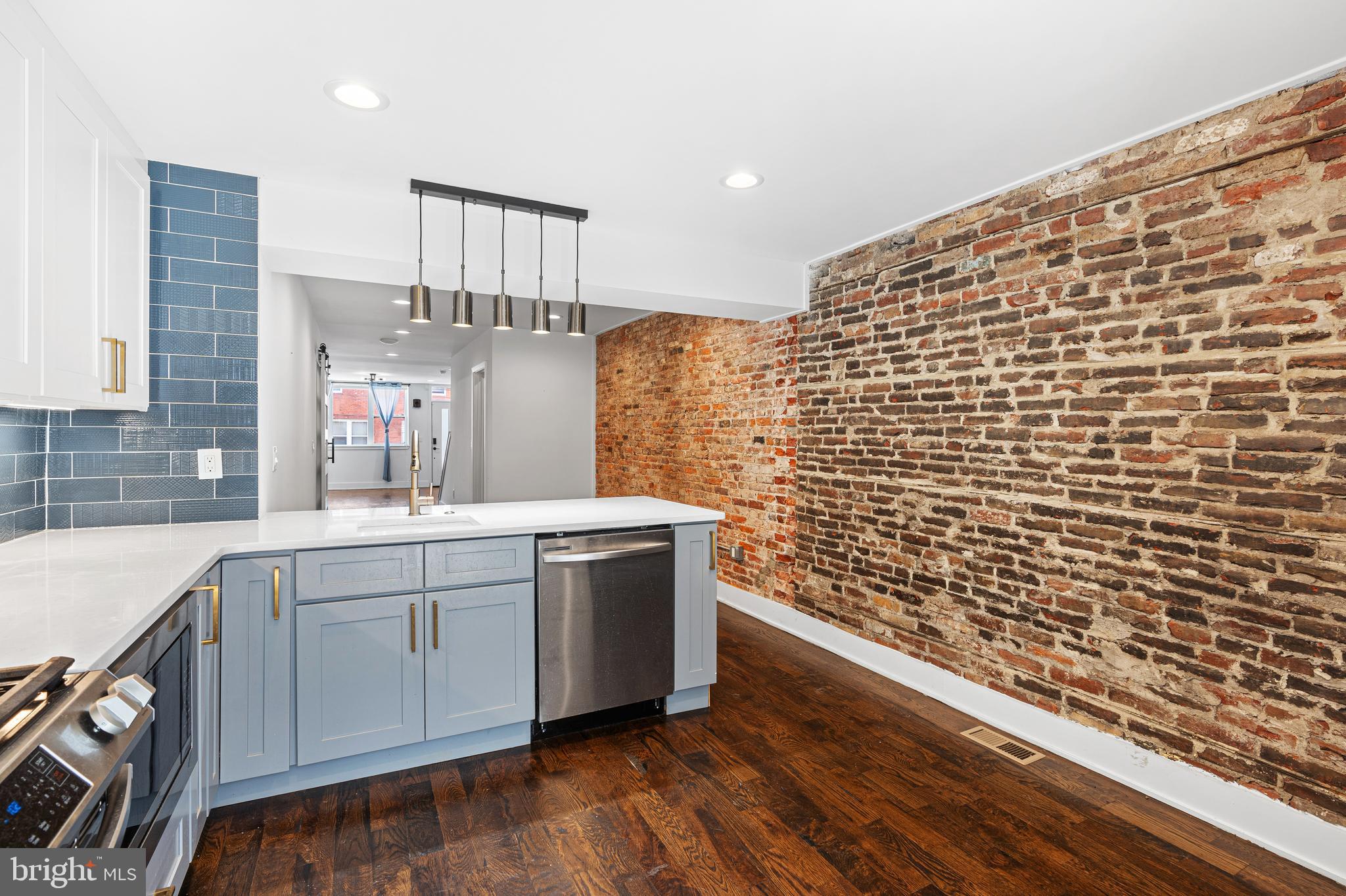 2125 S 9TH STREET