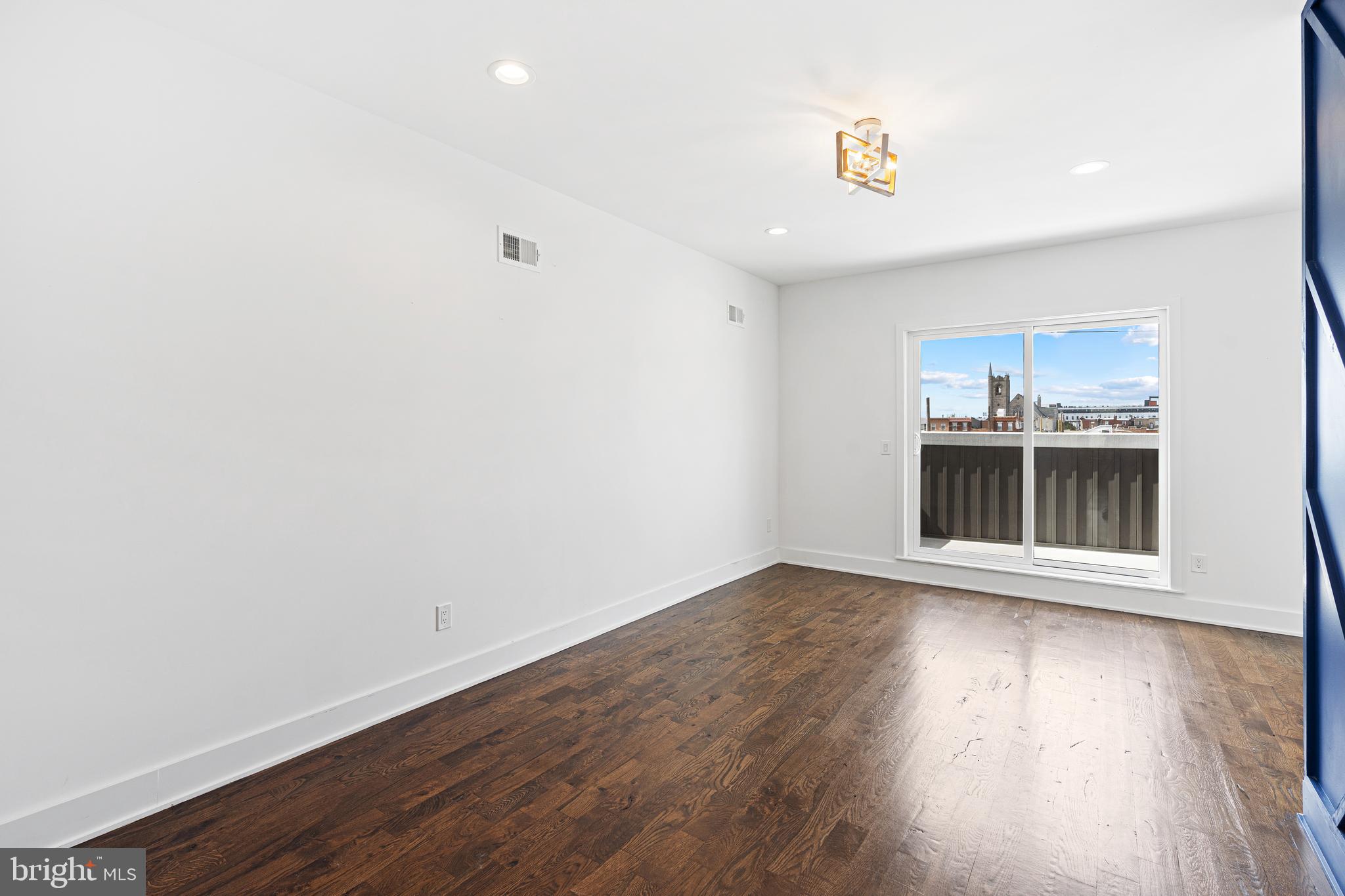 2125 S 9TH STREET