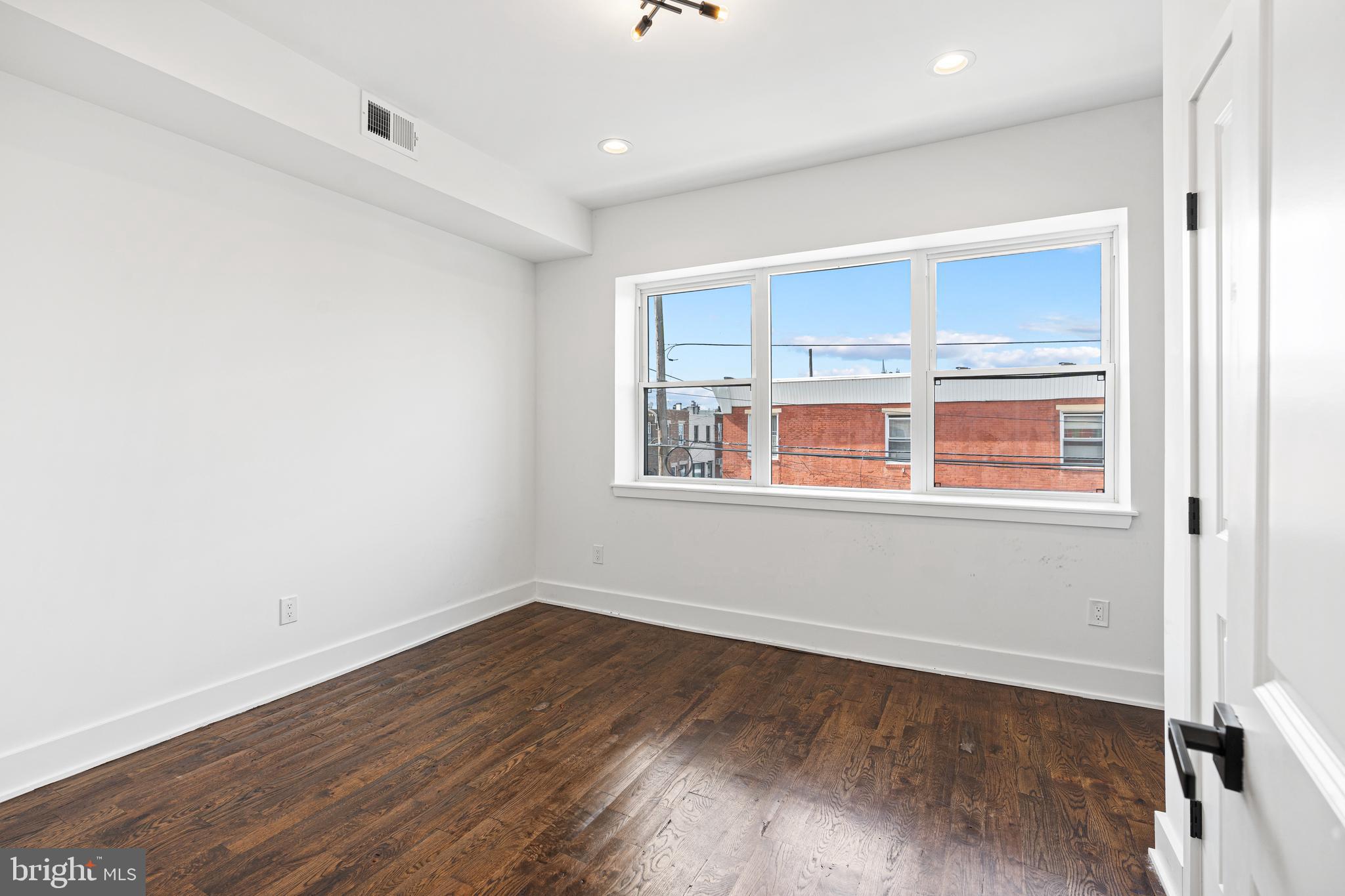 2125 S 9TH STREET