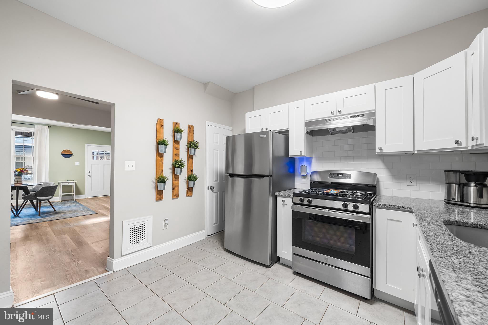 1542 N HOLLYWOOD STREET