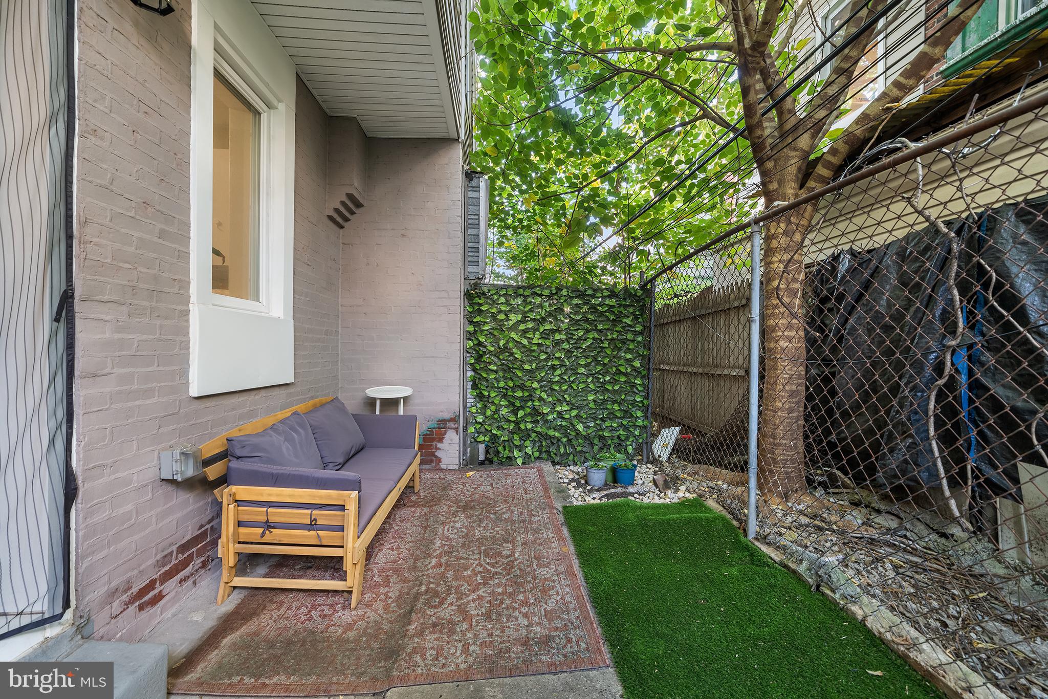 1542 N HOLLYWOOD STREET