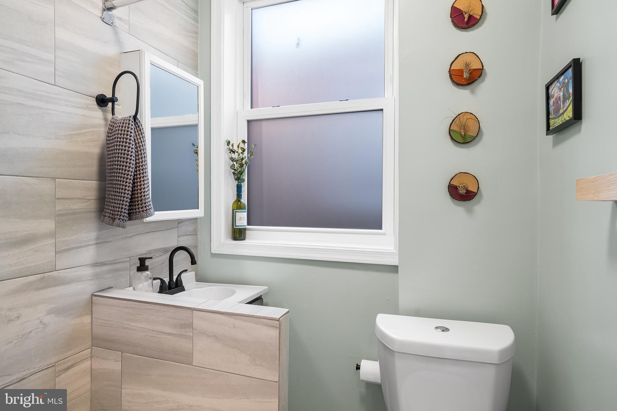 1542 N HOLLYWOOD STREET