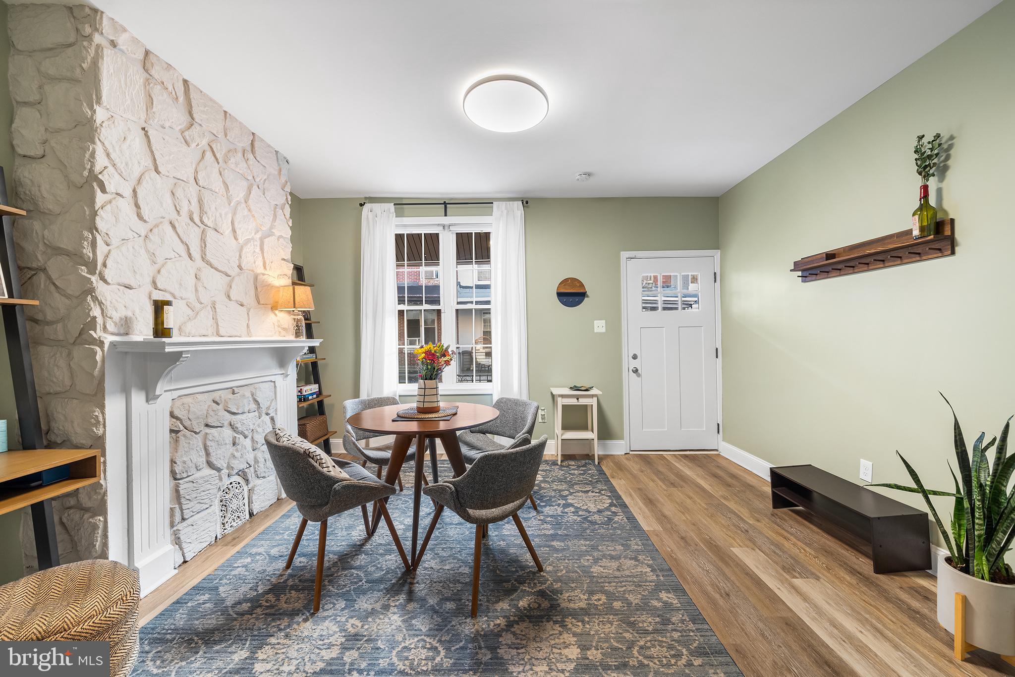 1542 N HOLLYWOOD STREET