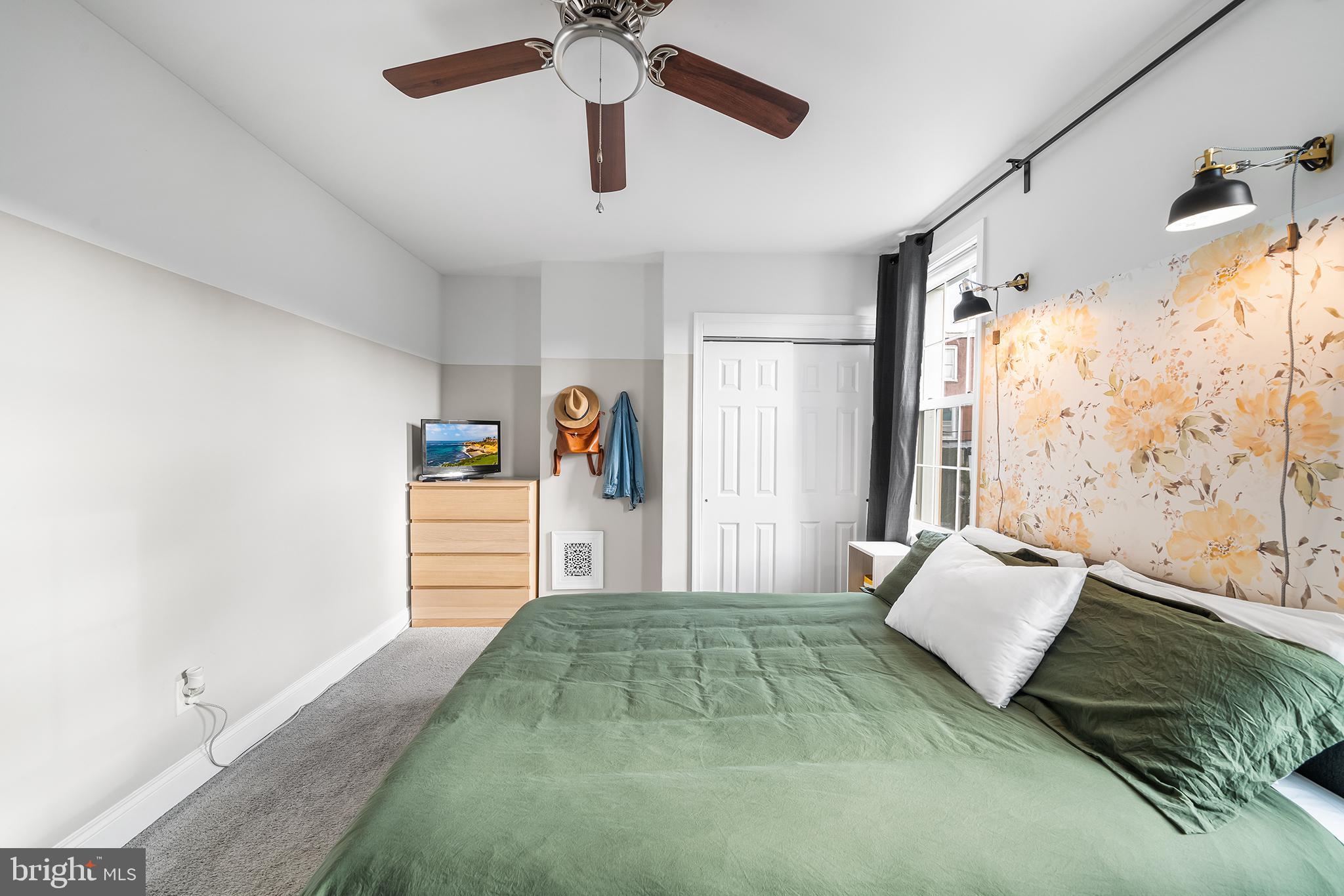 1542 N HOLLYWOOD STREET