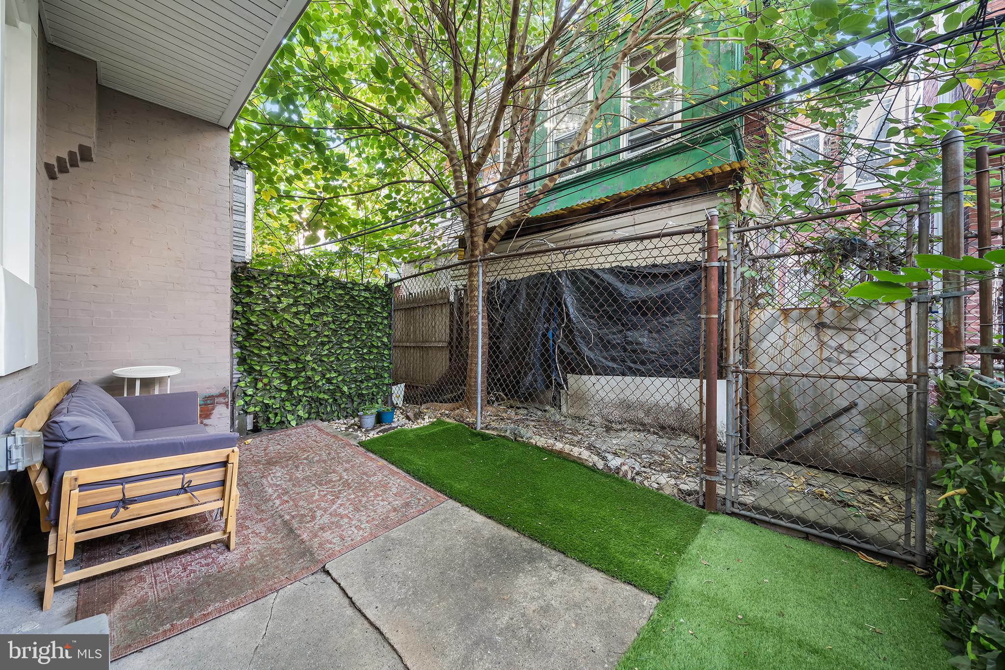 1542 N HOLLYWOOD STREET