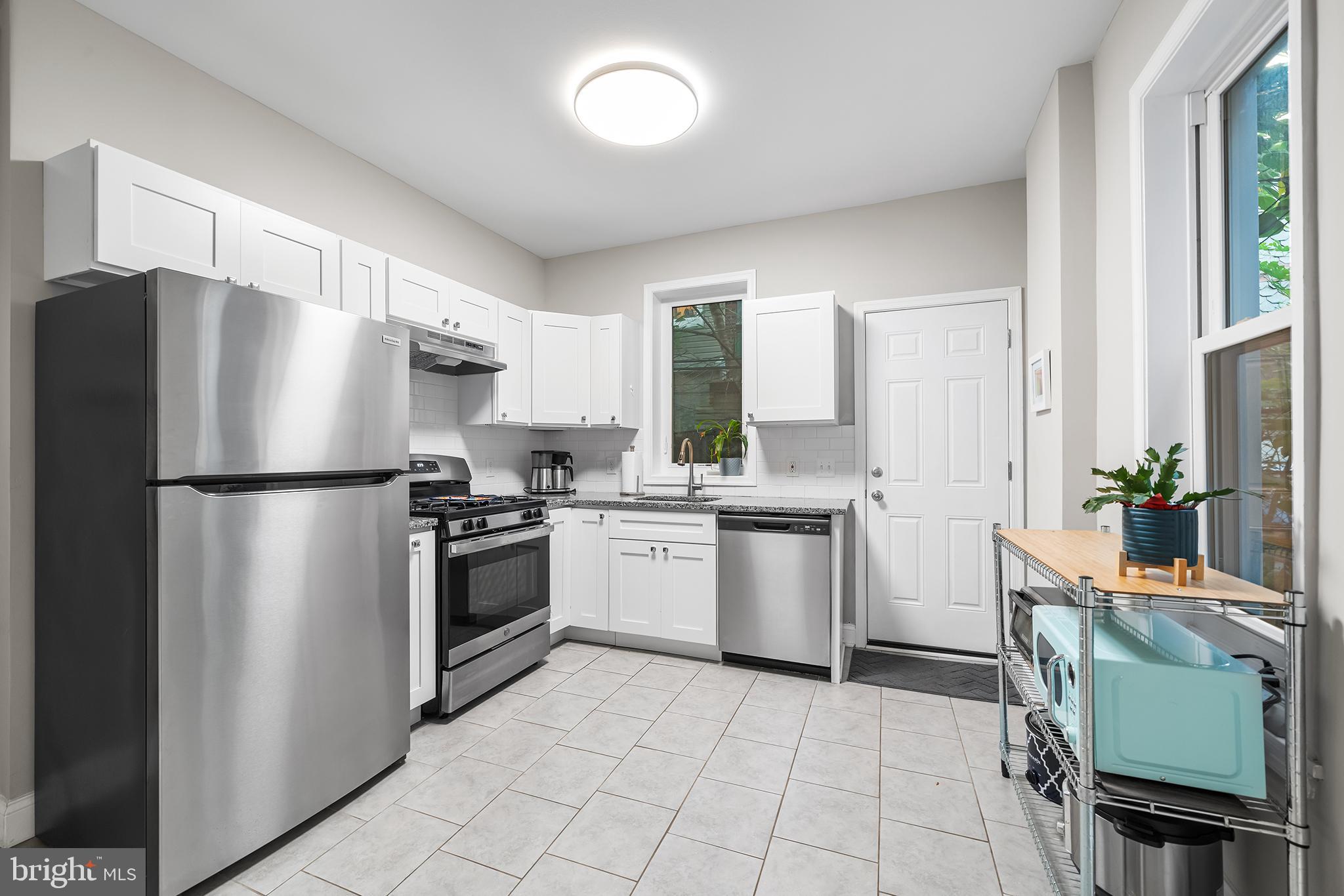 1542 N HOLLYWOOD STREET