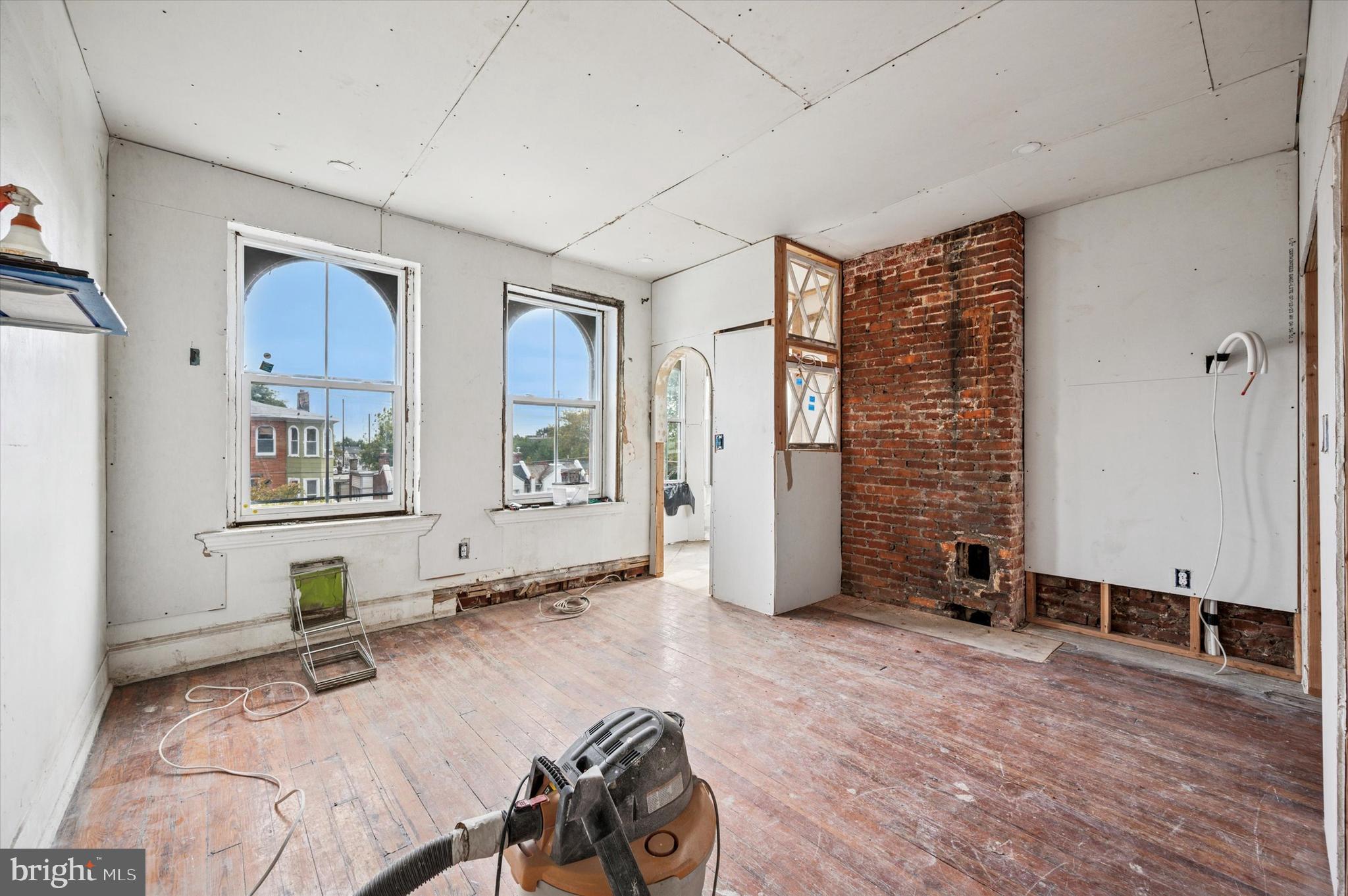 4923 WARRINGTON AVENUE