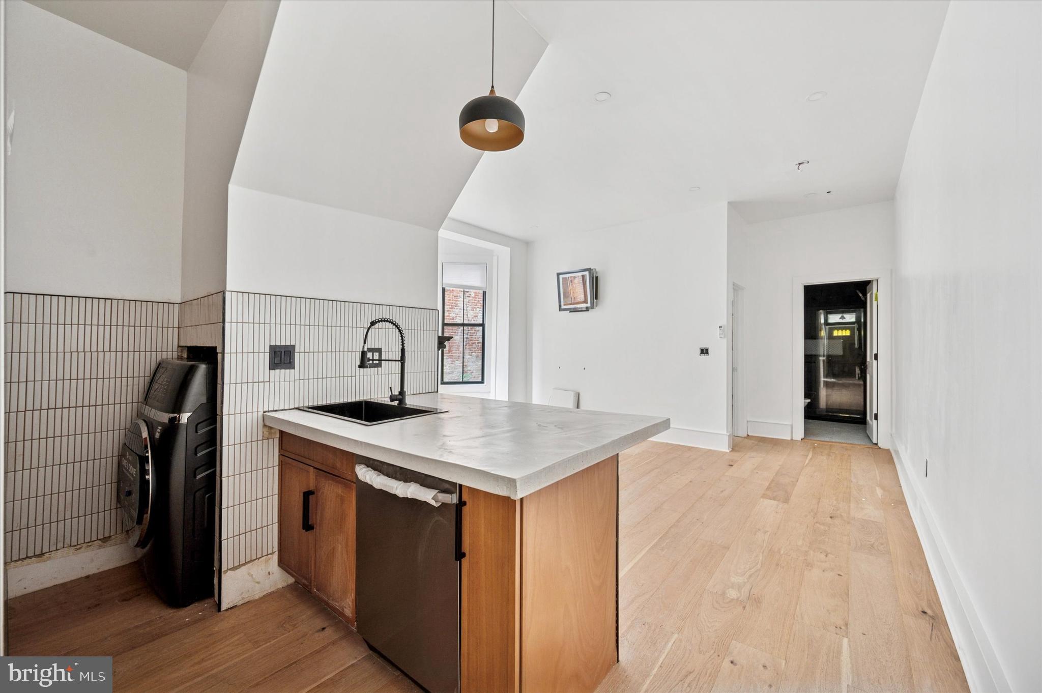 4923 WARRINGTON AVENUE