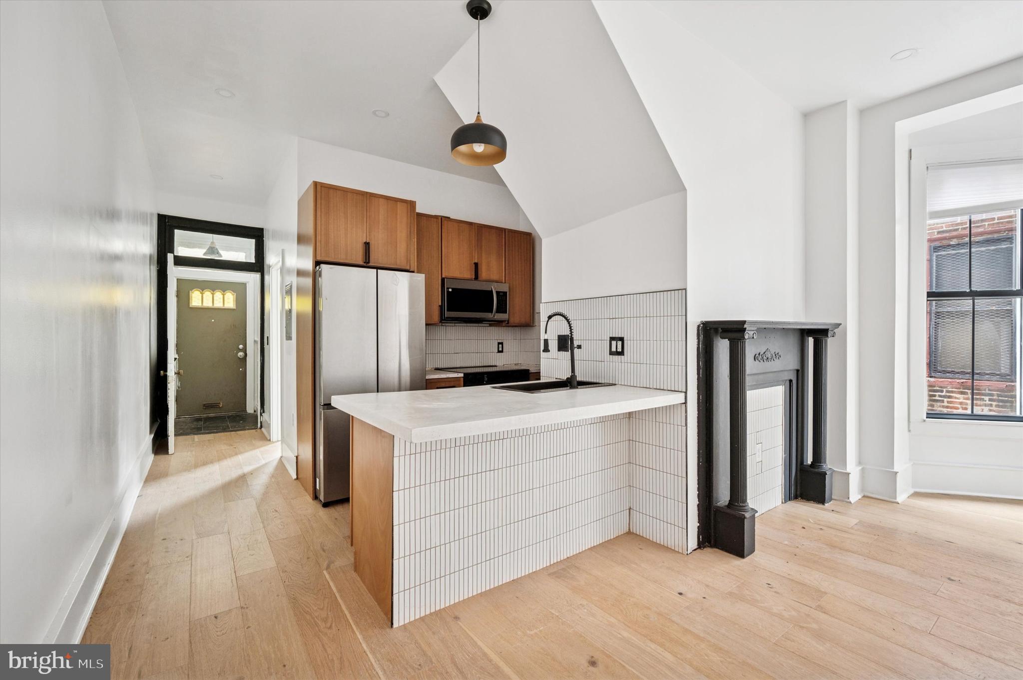 4923 WARRINGTON AVENUE