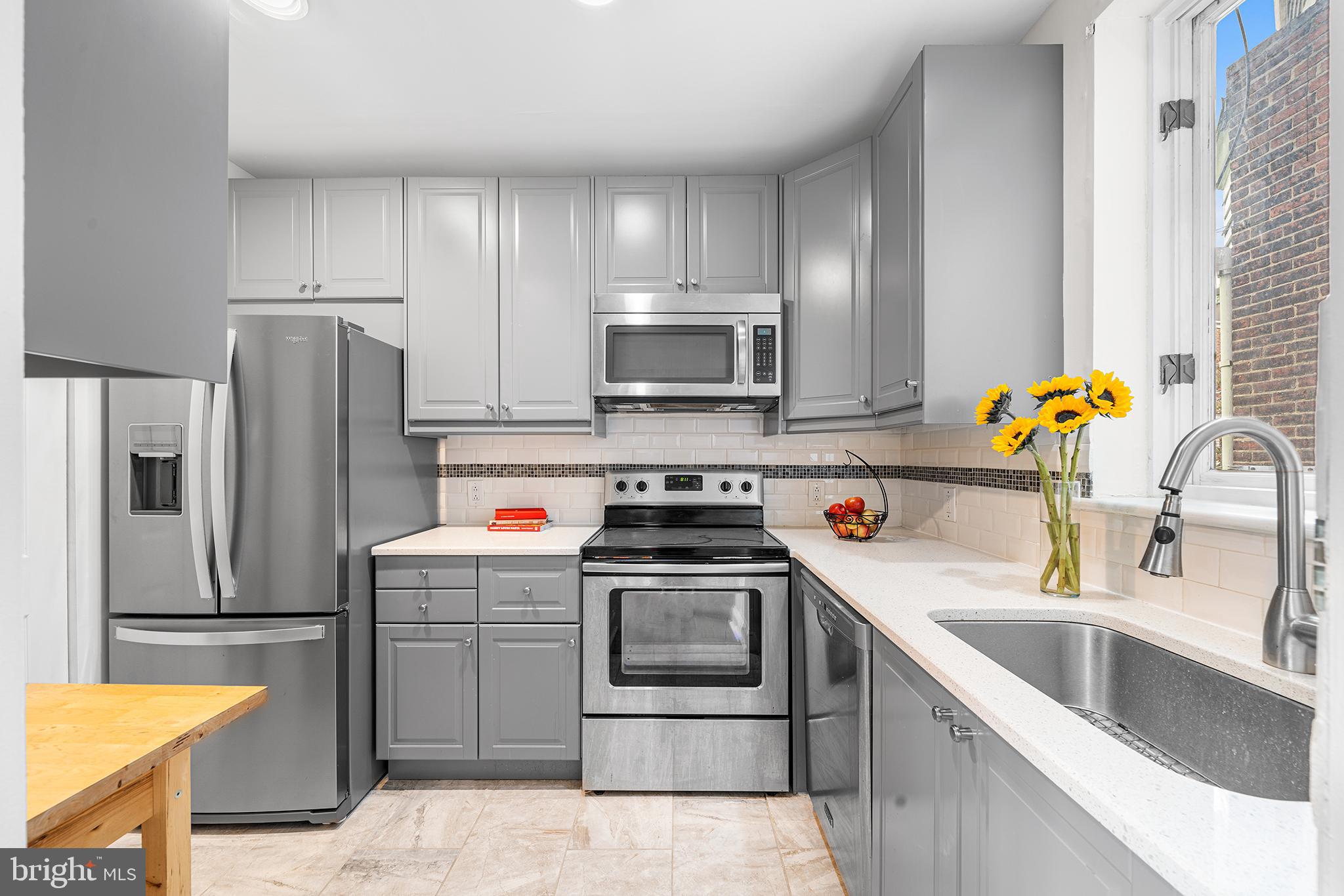 2231 GREEN STREET 00 5