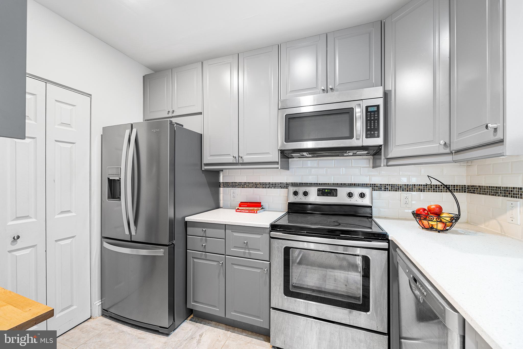 2231 GREEN STREET 00 5