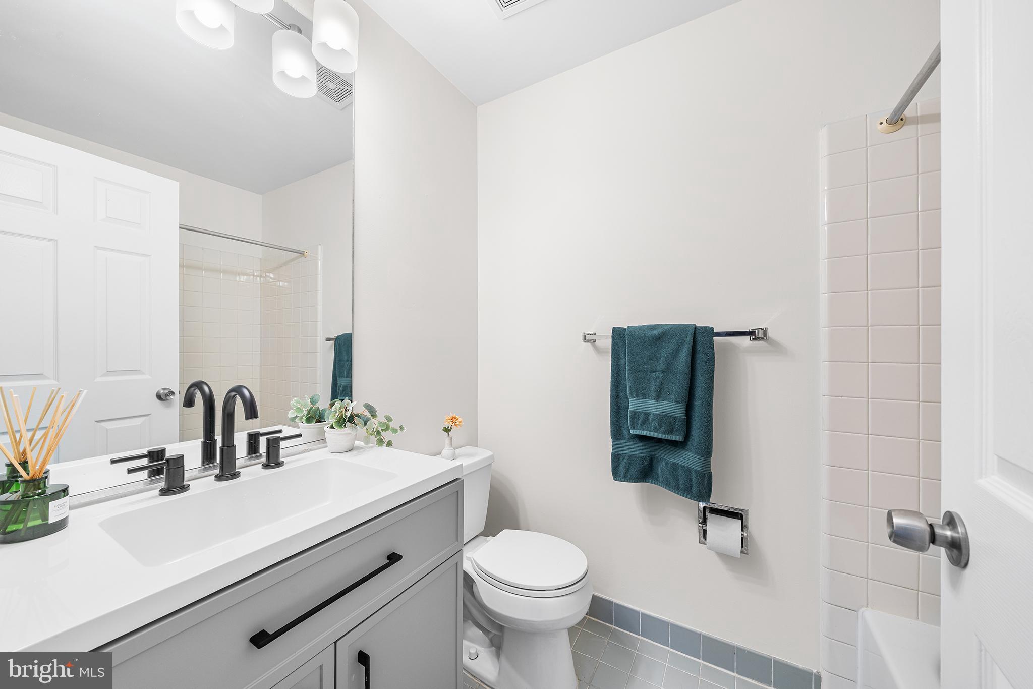 2231 GREEN STREET 00 5