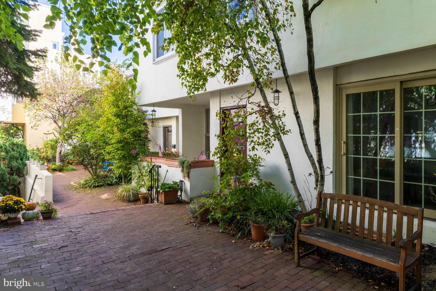 812 LOMBARD STREET 31