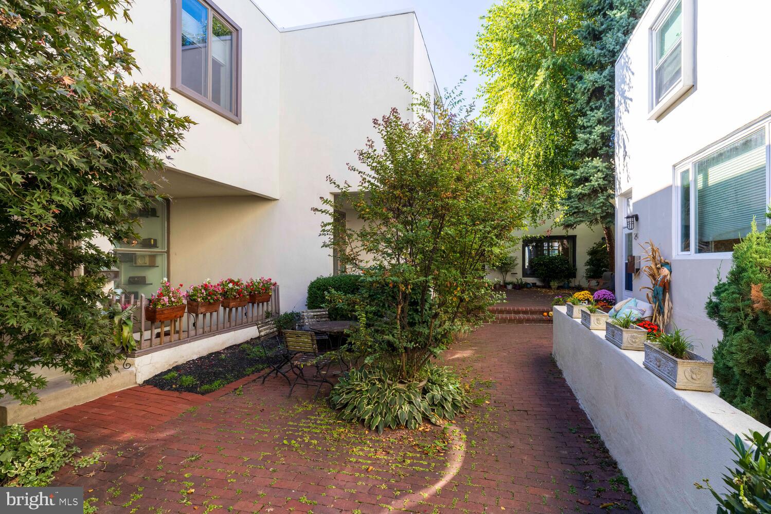 812 LOMBARD STREET 31