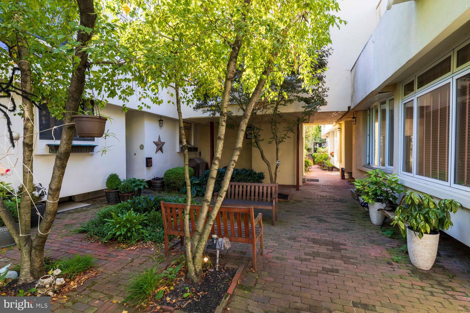 812 LOMBARD STREET 31