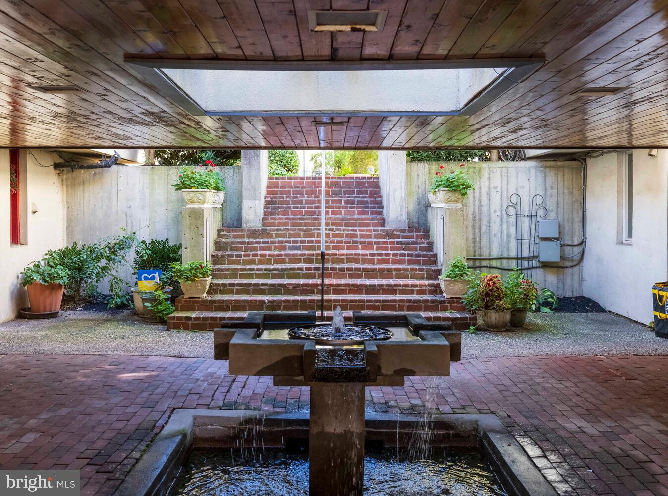 812 LOMBARD STREET 31