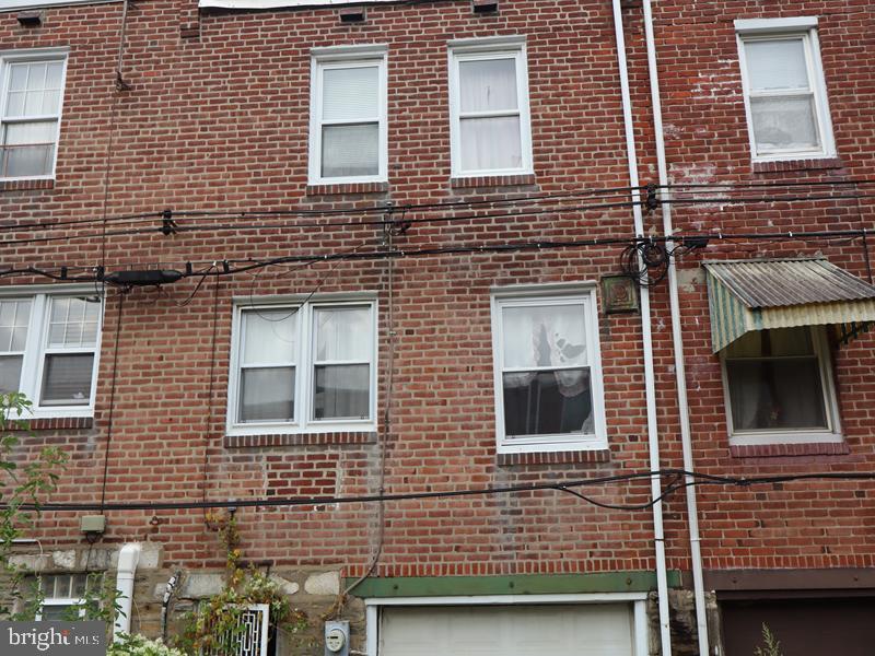 7802 WOOLSTON AVENUE