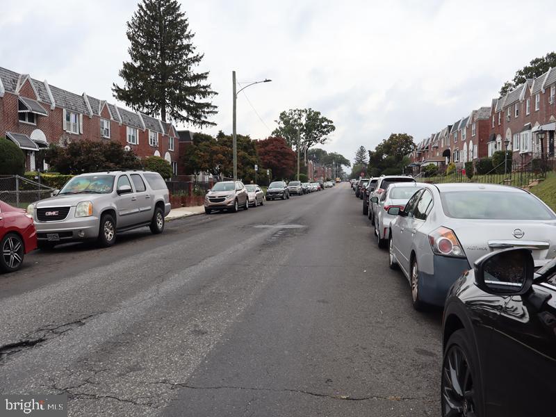 7802 WOOLSTON AVENUE