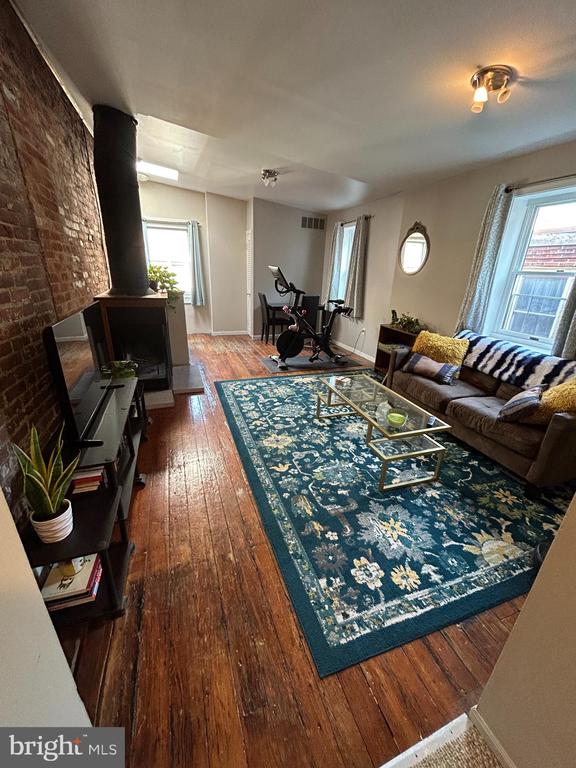 937 SPRUCE STREET