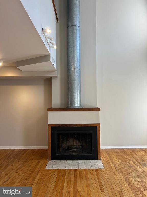937 SPRUCE STREET