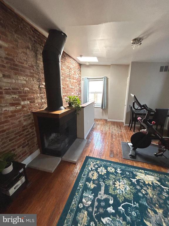 937 SPRUCE STREET