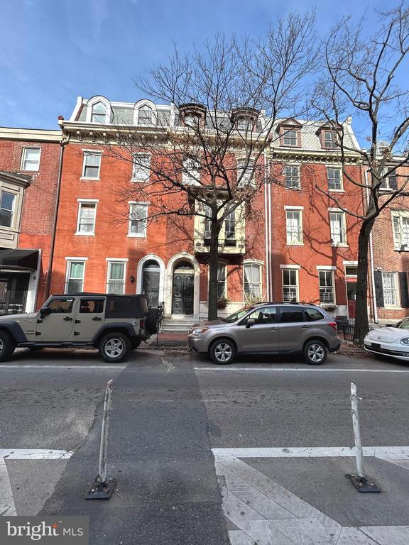 937 SPRUCE STREET
