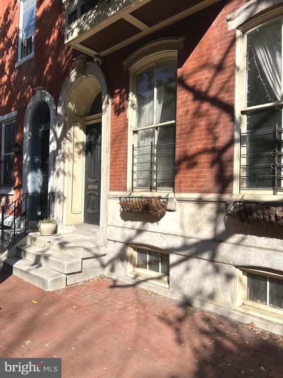937 SPRUCE STREET