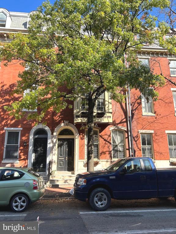 937 SPRUCE STREET