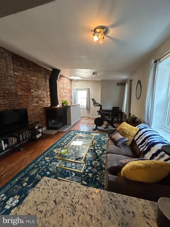 937 SPRUCE STREET