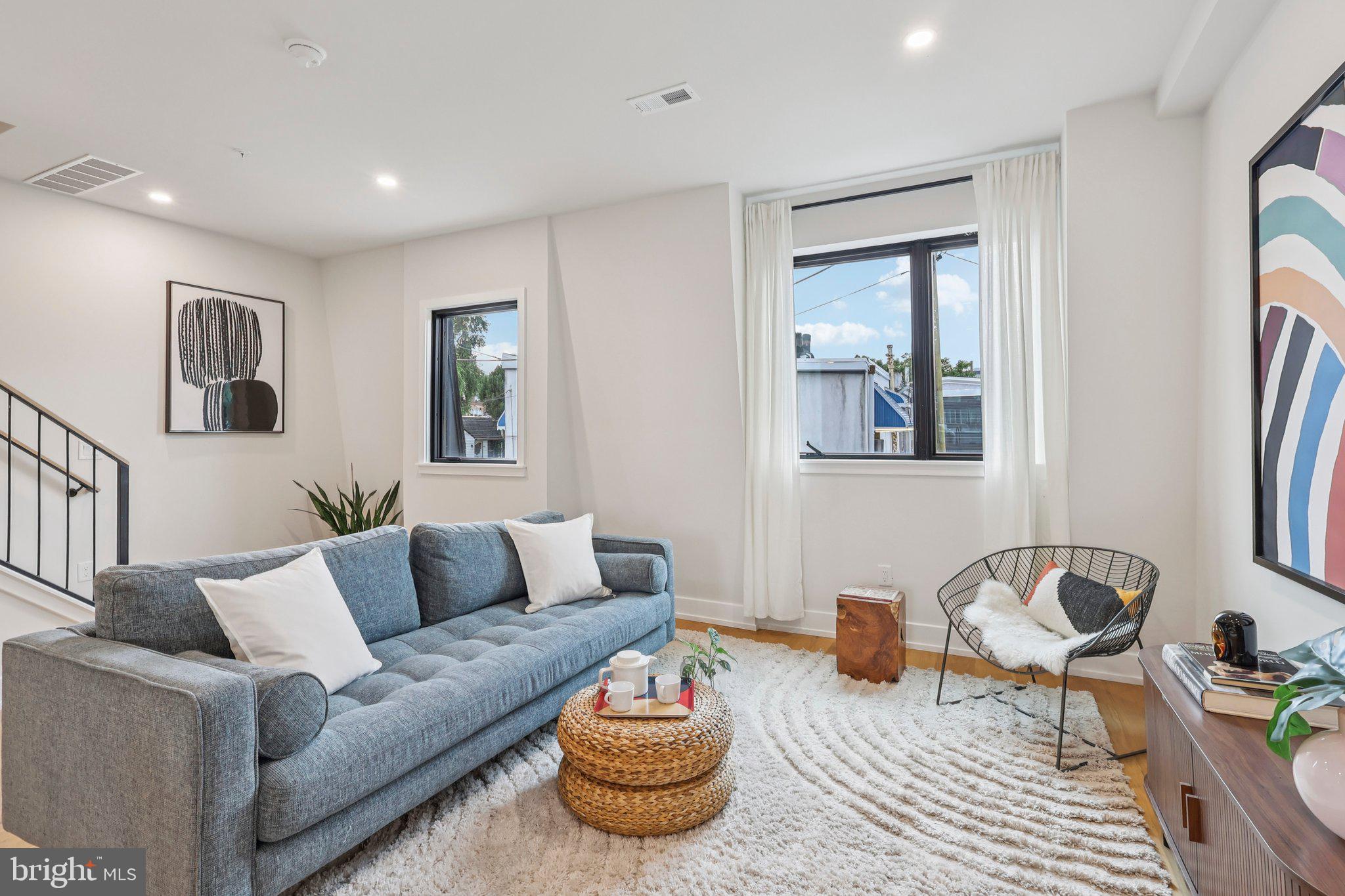 3407 W LIPPINCOTT STREET