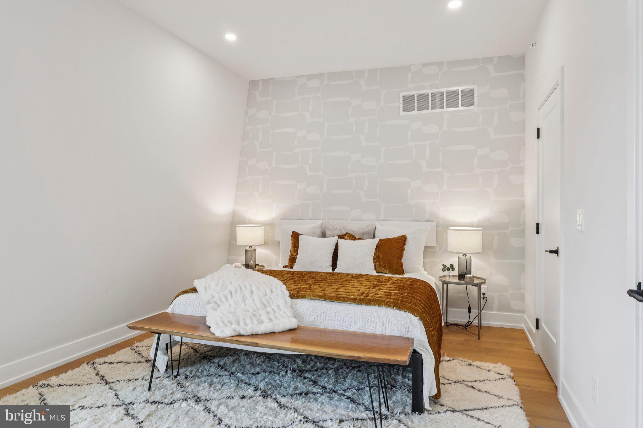 3407 W LIPPINCOTT STREET