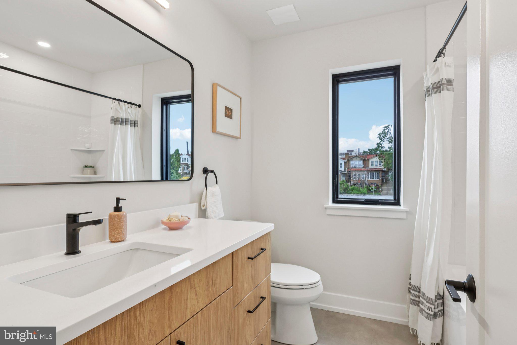 3407 W LIPPINCOTT STREET