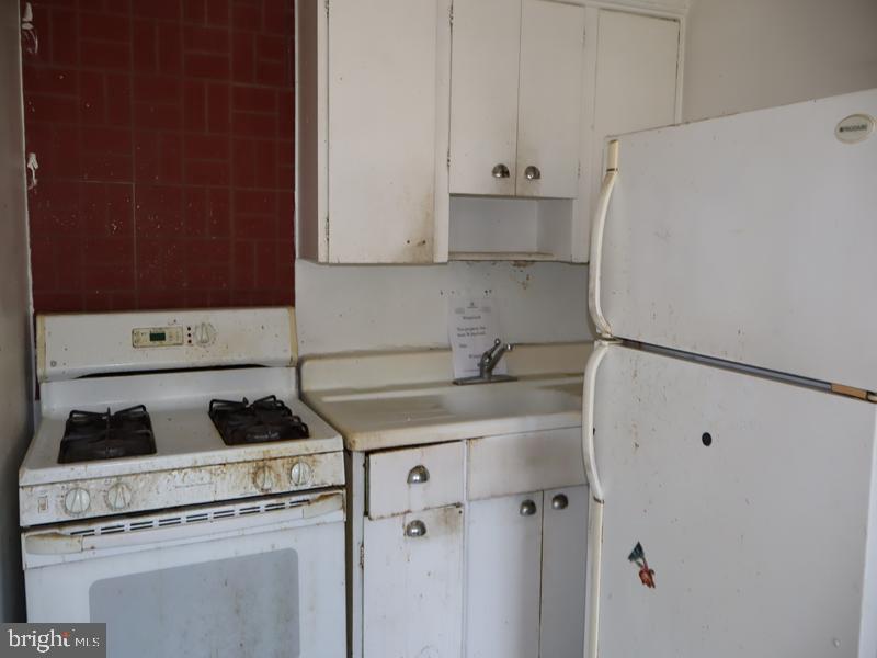 6904 ARDLEIGH STREET