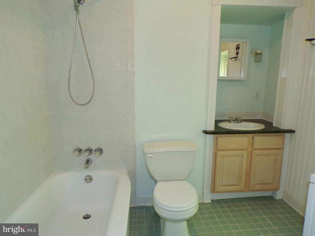 20 E PENN STREET 6