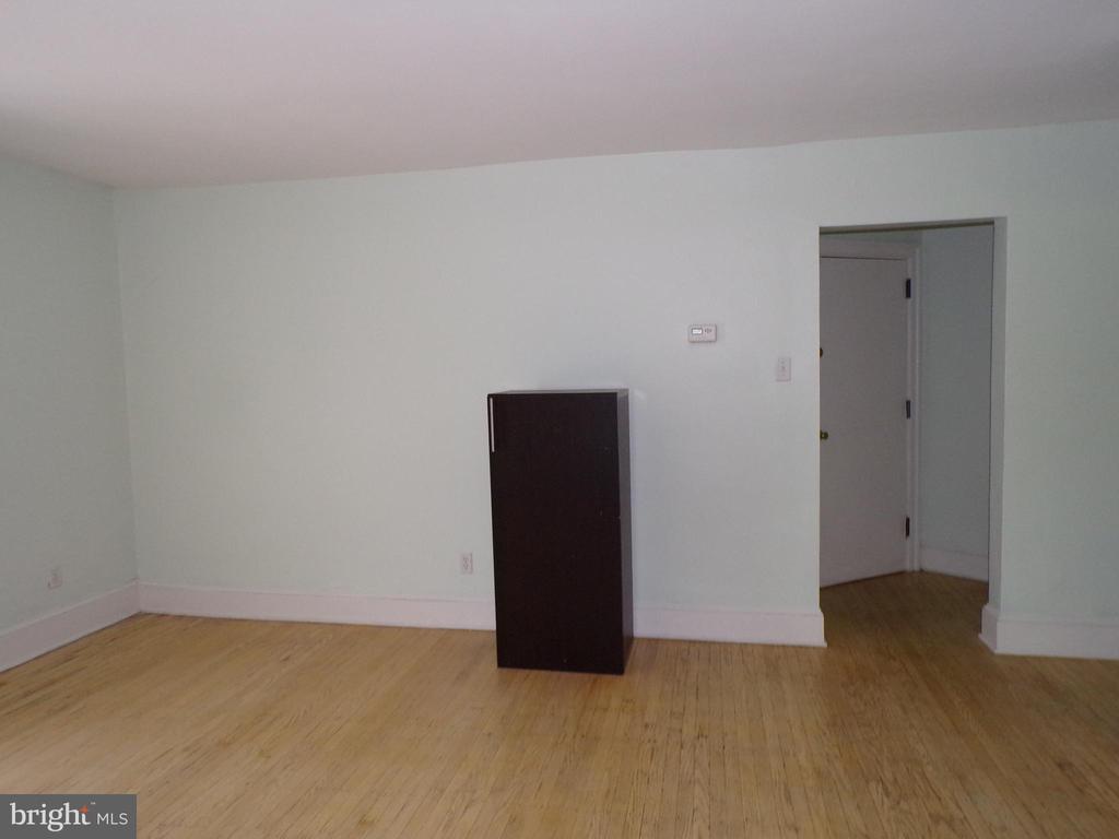 20 E PENN STREET 6