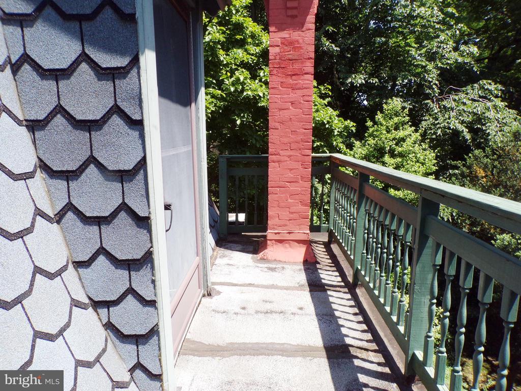 20 E PENN STREET 6