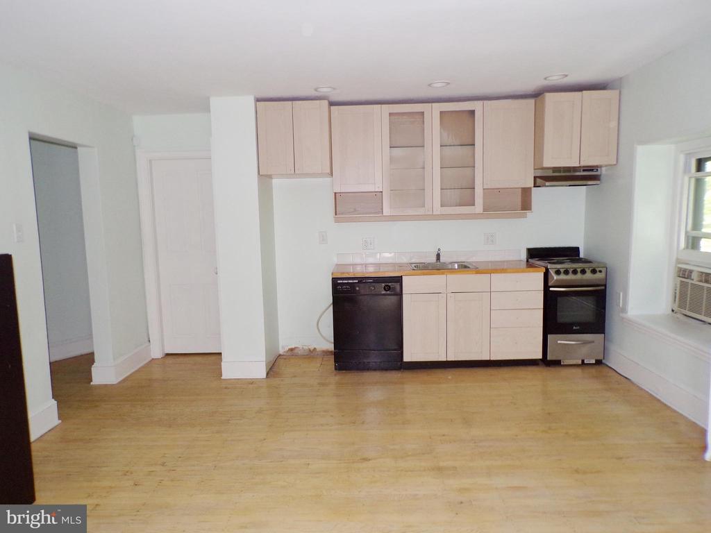 20 E PENN STREET 6