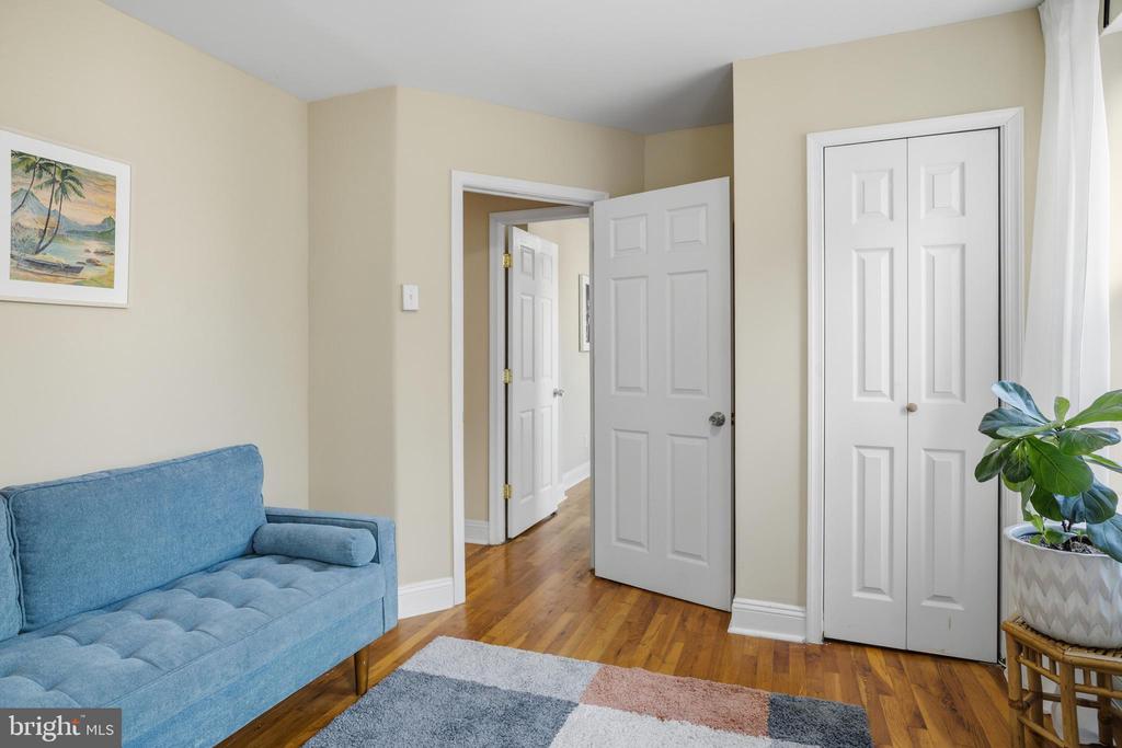 208 W LAUREL STREET