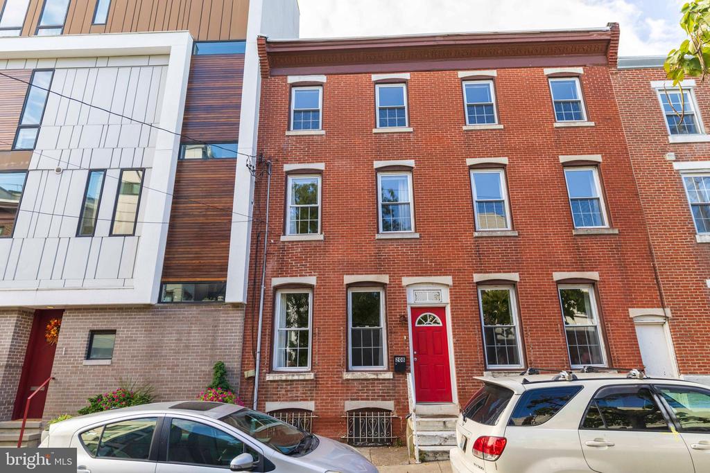 208 W LAUREL STREET