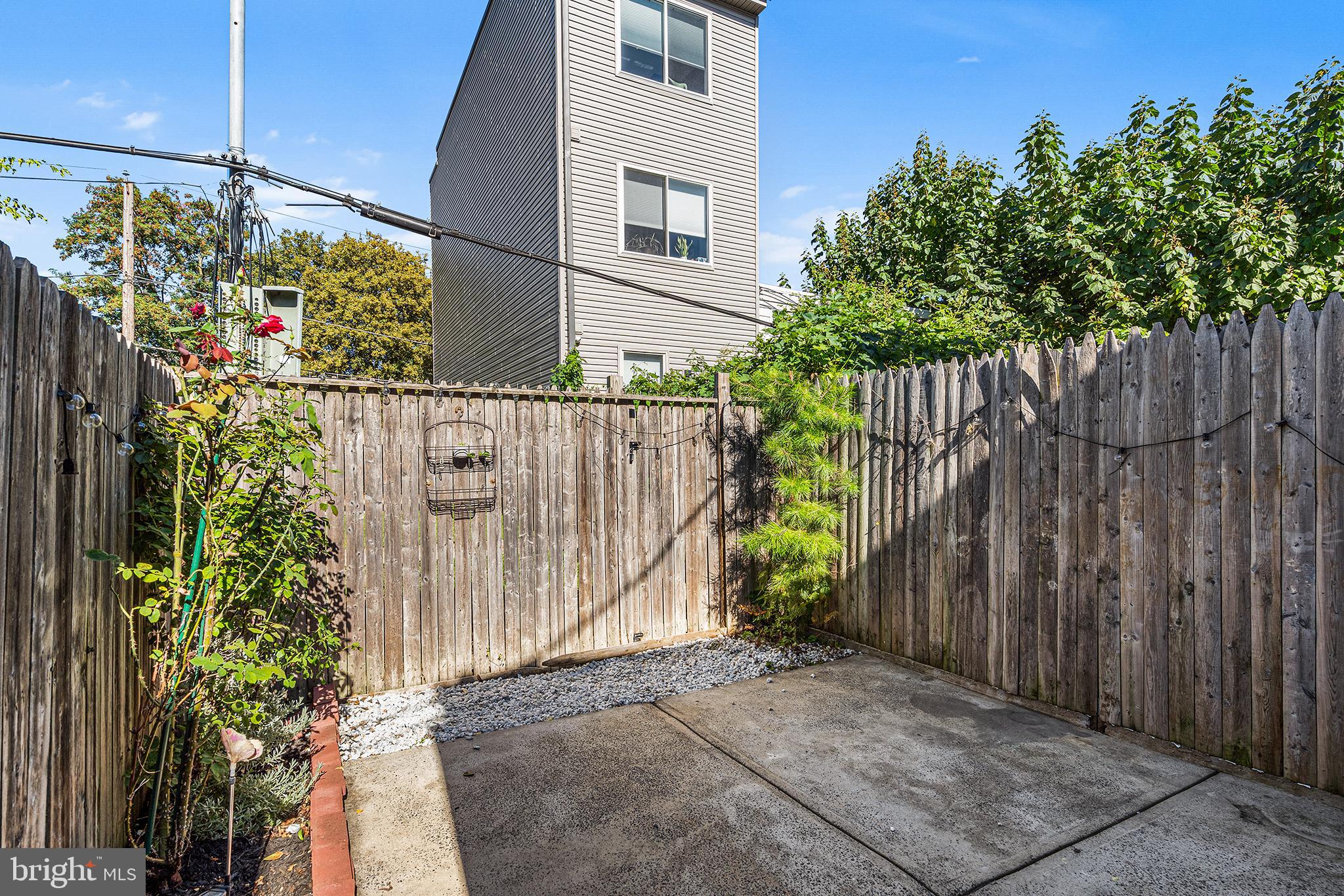 1837 E ALBERT STREET